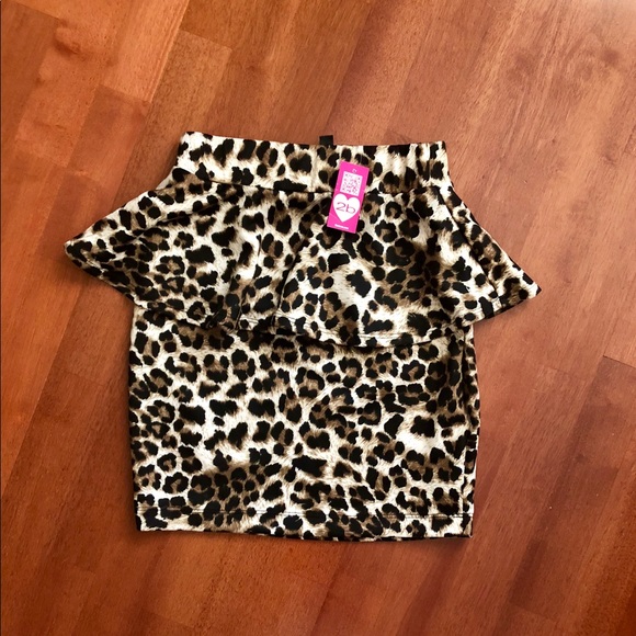 2b Bebe Leopard Skirt - Picture 4 of 4